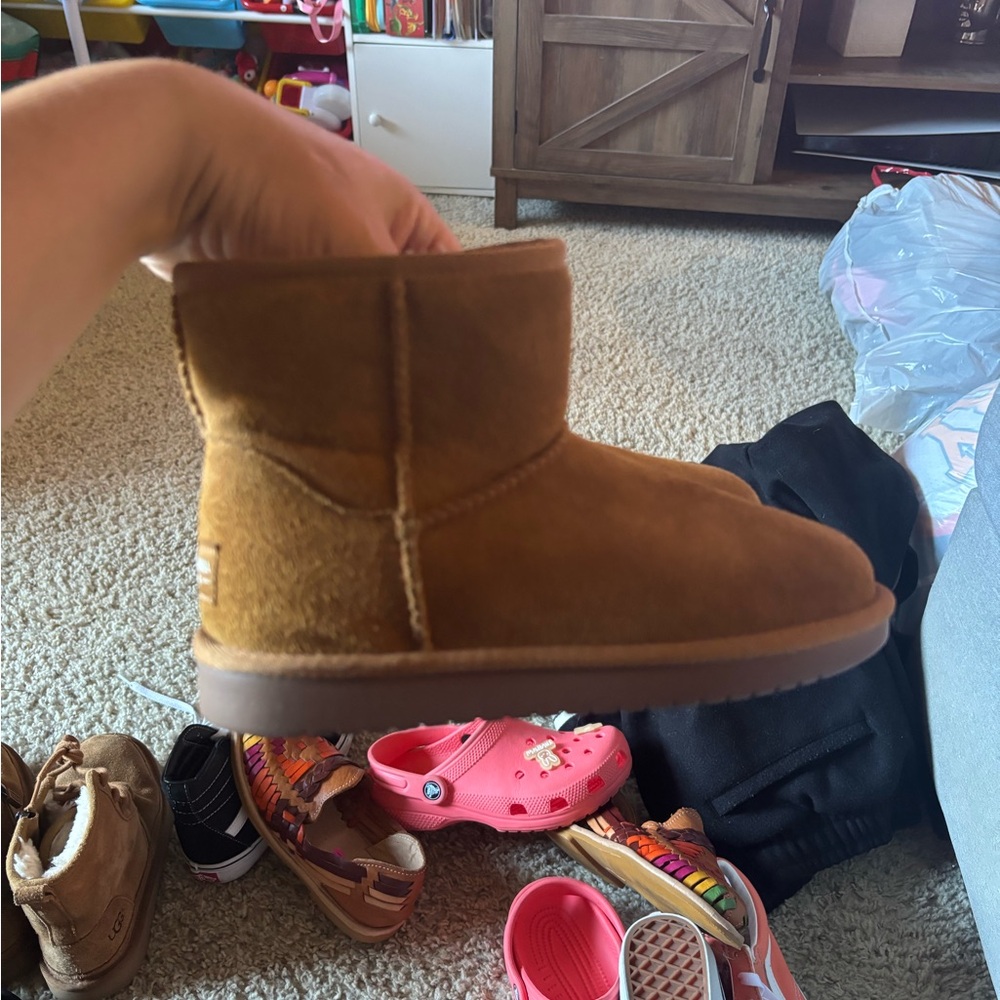 Koolaburra Ugg brown boots - Picture 6 of 9